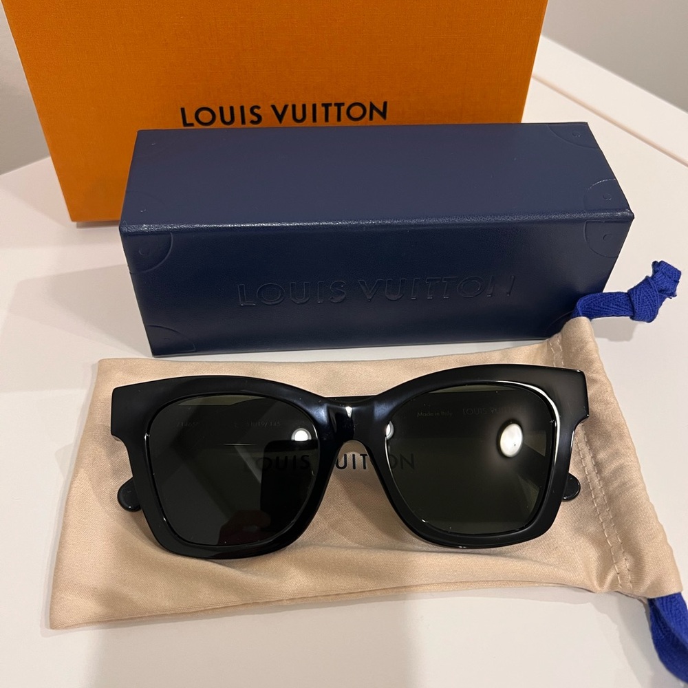 LOUIS VUITTON Classic Black Sunglasses